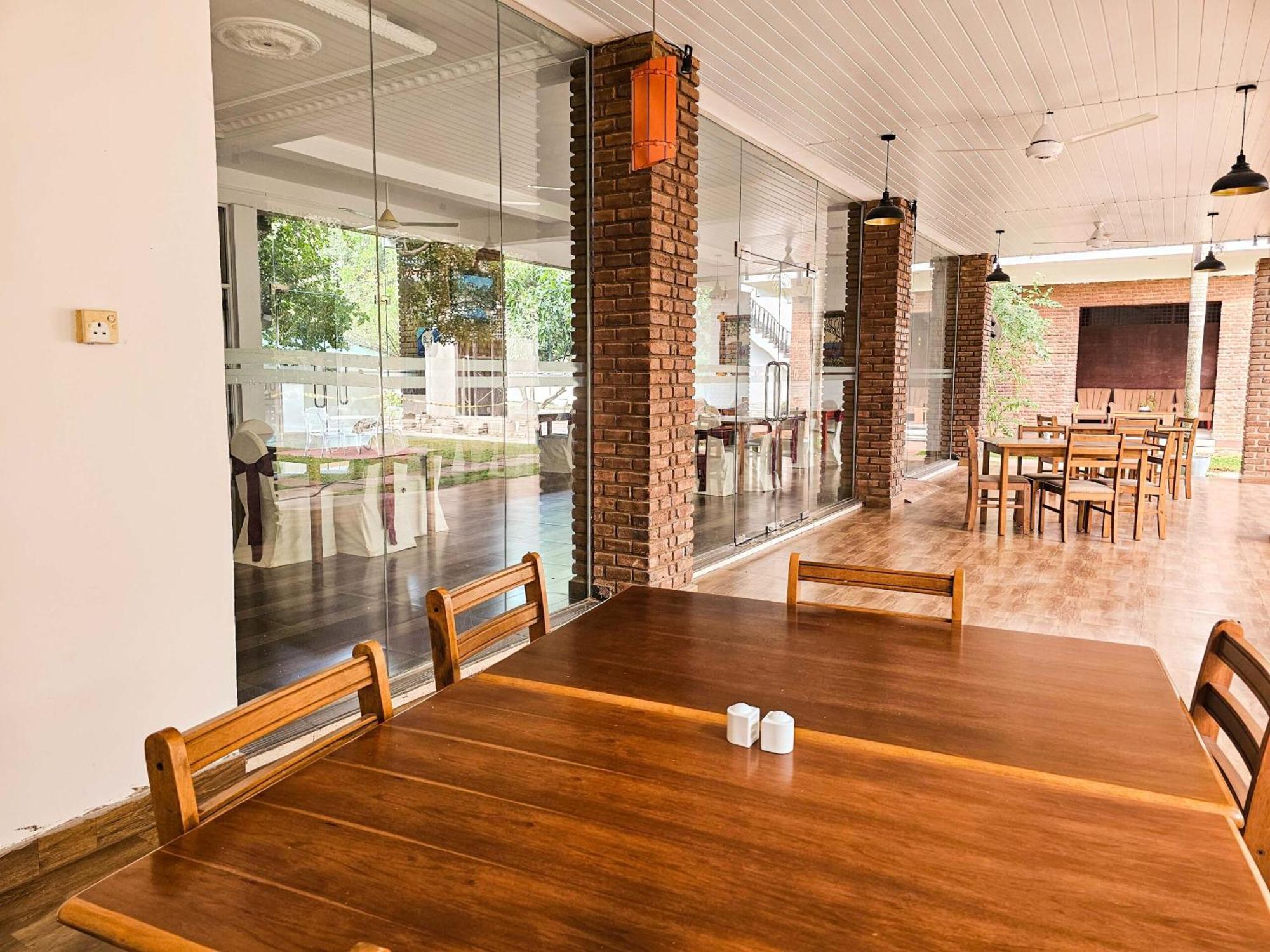 Gamodh Citadel Resort Anuradhapura Ngoại thất bức ảnh
